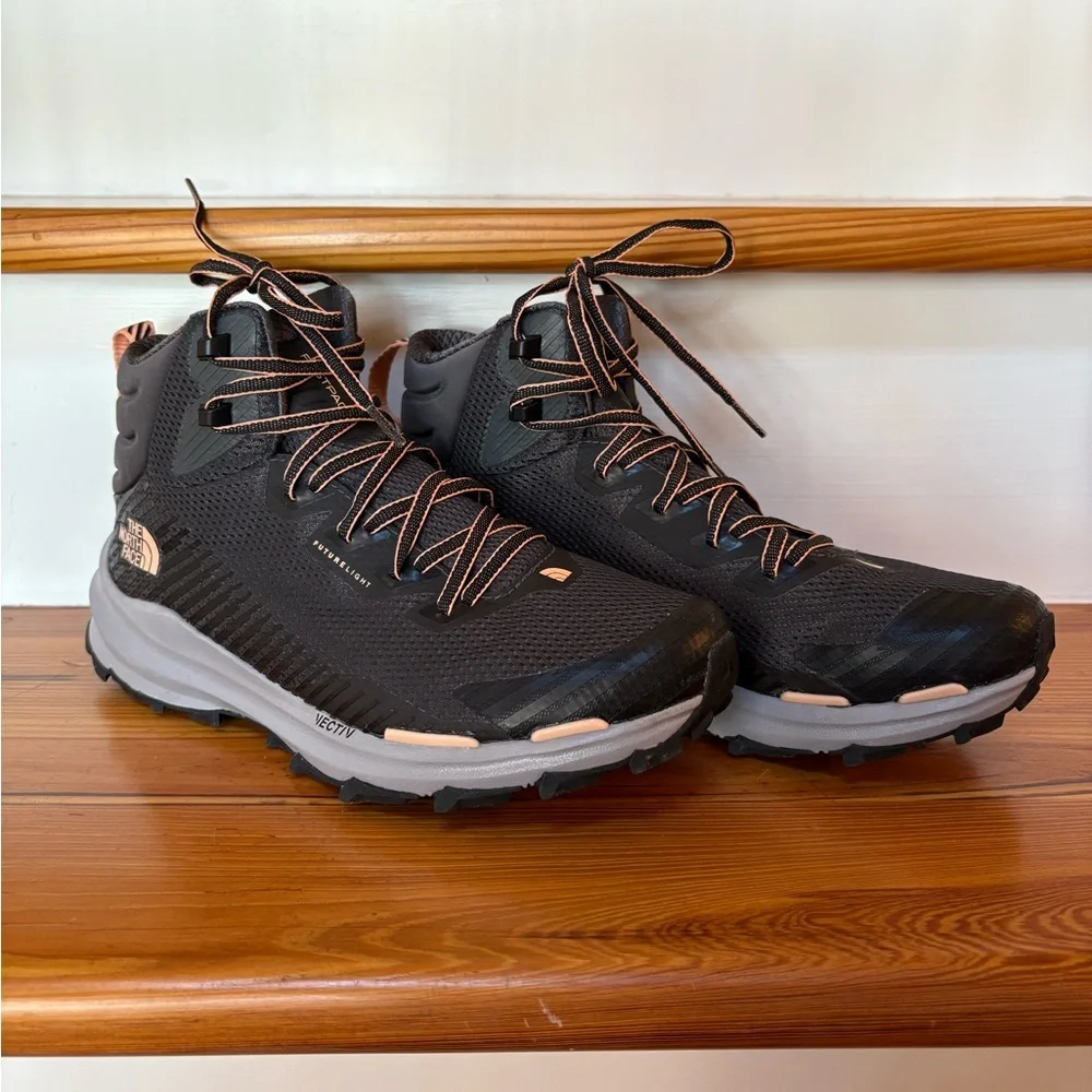 Women’s The North Face Snow Boots - Picture 2 of 6